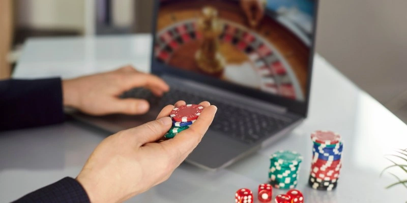 GIẢI ĐÁP: Vì Sao Nên Tải Hitclub Thay Vì Chơi Trên Web? 2 Ba ưu điểm vì sao nên tải Hitclub thay web